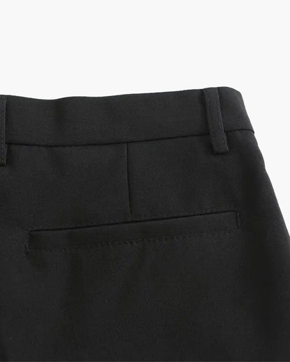 Stretch pants with anti-wrinkle technology.
