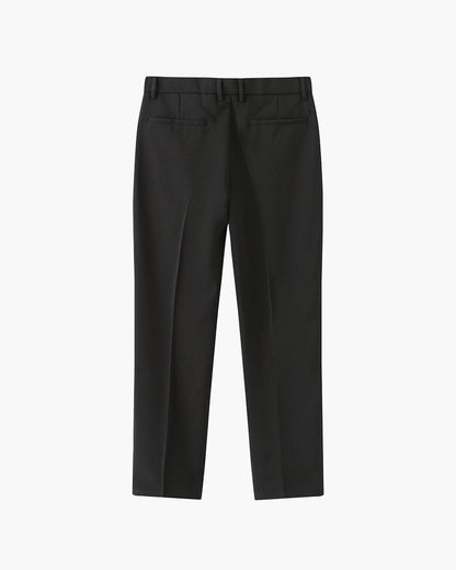 Stretch pants with anti-wrinkle technology.