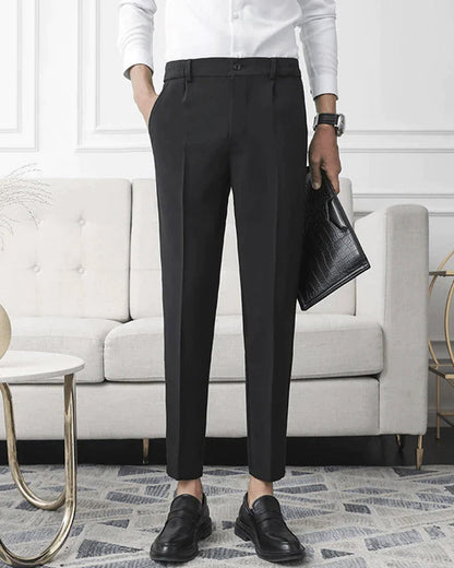 Stretch pants with anti-wrinkle technology.