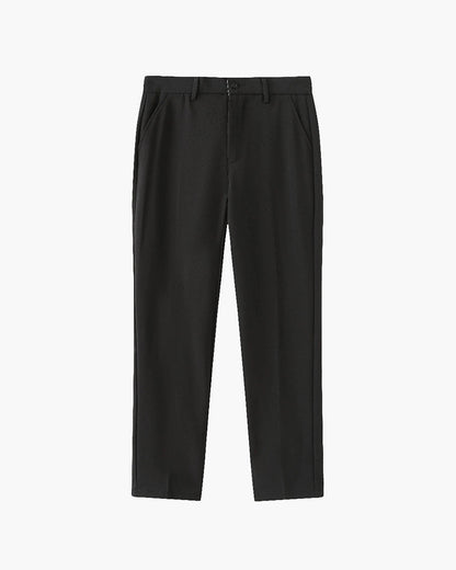Stretch pants with anti-wrinkle technology.